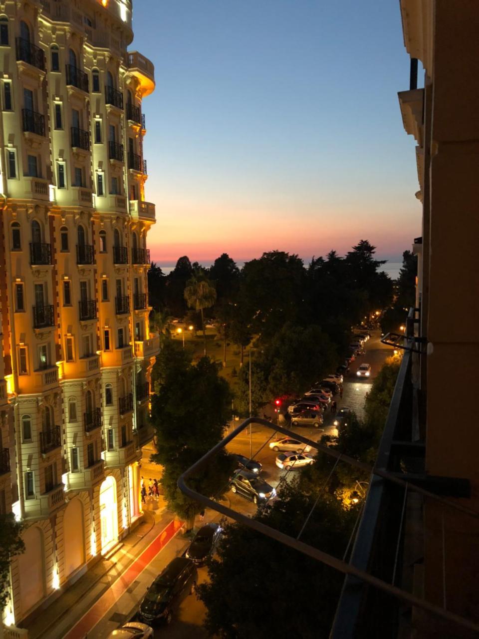 Apartment Gio Батуми Екстериор снимка
