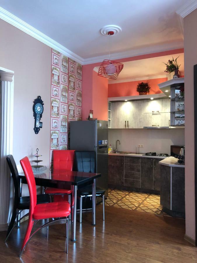 Apartment Gio Батуми Екстериор снимка